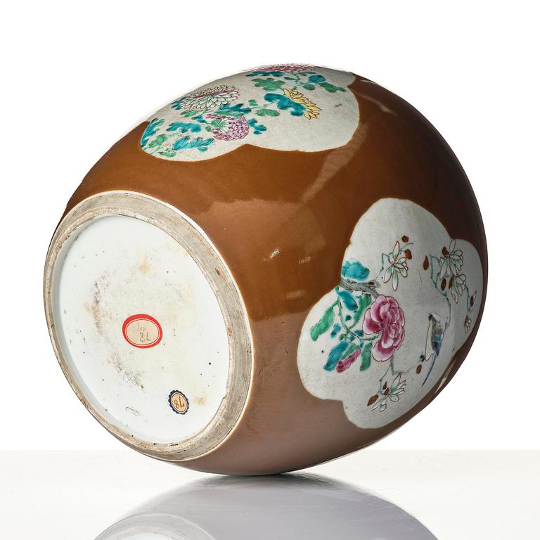 A famille rose jar, Qing dynasty, 18th century.