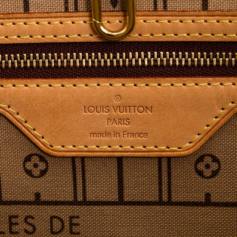 Louis Vuitton, a Monogram Canvas 'Neverfull MM' bag.