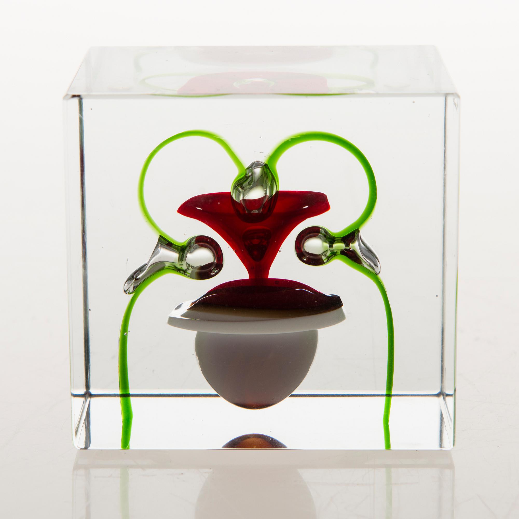 OIVA TOIKKA, AN ANNUAL CUBE, glass, signed Oiva Toikka Nuutajärvi 1997, numbered 373/2000.