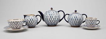 KAFFE- OCH TESERVIS, 32 delar, porslin, Lomonosov, Cobalt Net, Ryssland, 1900-talets andra hälft.