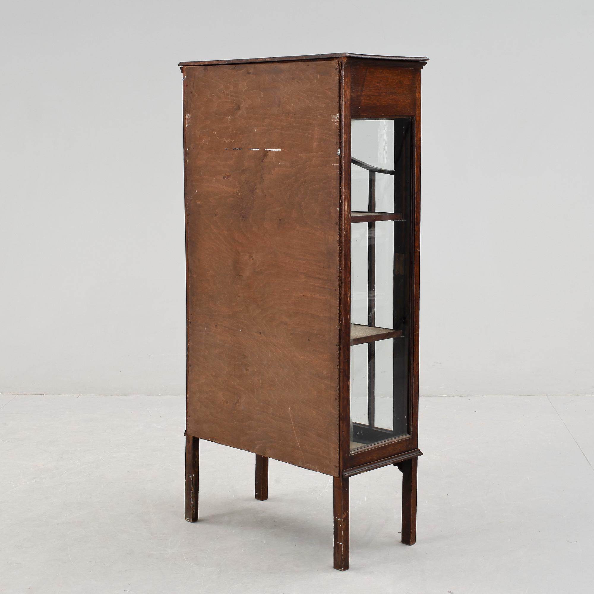 VITRINSKÅP, England, sent 1800-tal.