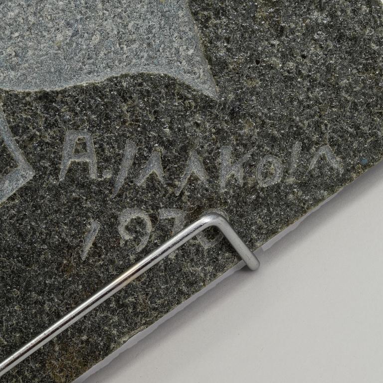 ALPO JAAKOLA, RELIEFI KIVILEVYLLE, signeerattu ja päivätty 1970.