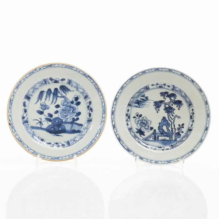 A group of six Chinese blue and white dishes, Qing dynasty, 18th and 19th century.