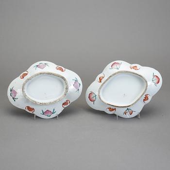 FAT, ett par snarlika, porslin, Kina, 1800-talets slut.