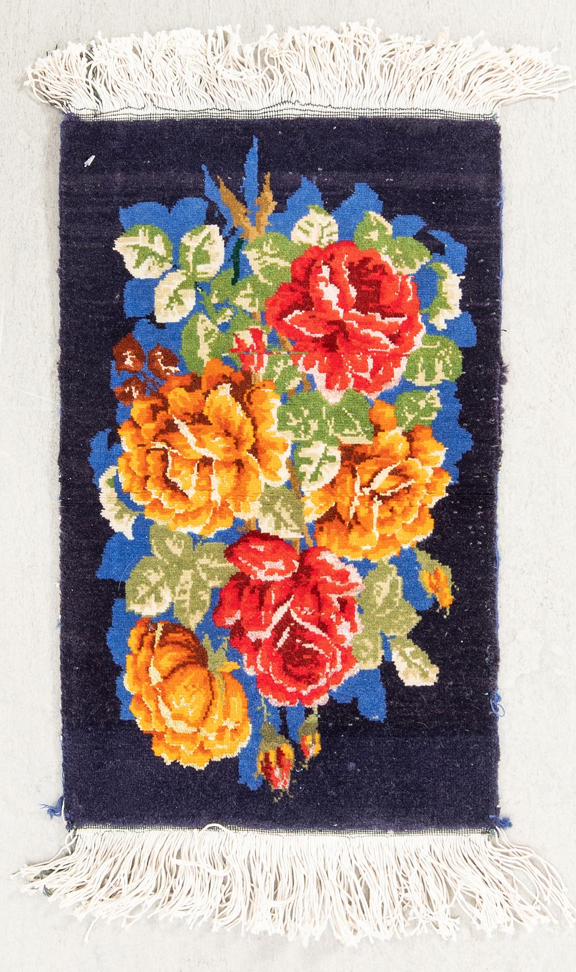 Matta Täbris "Gol-e-farangi" old/semiantik ca 55x34 cm.