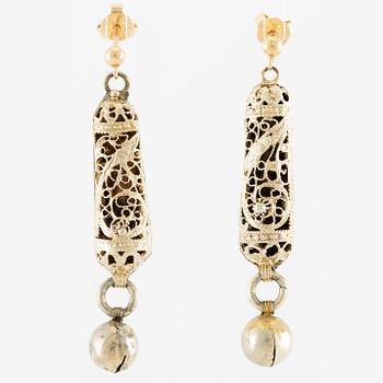 Necklace, along with two pairs of earrings, filigree work, brass-coloured metal.