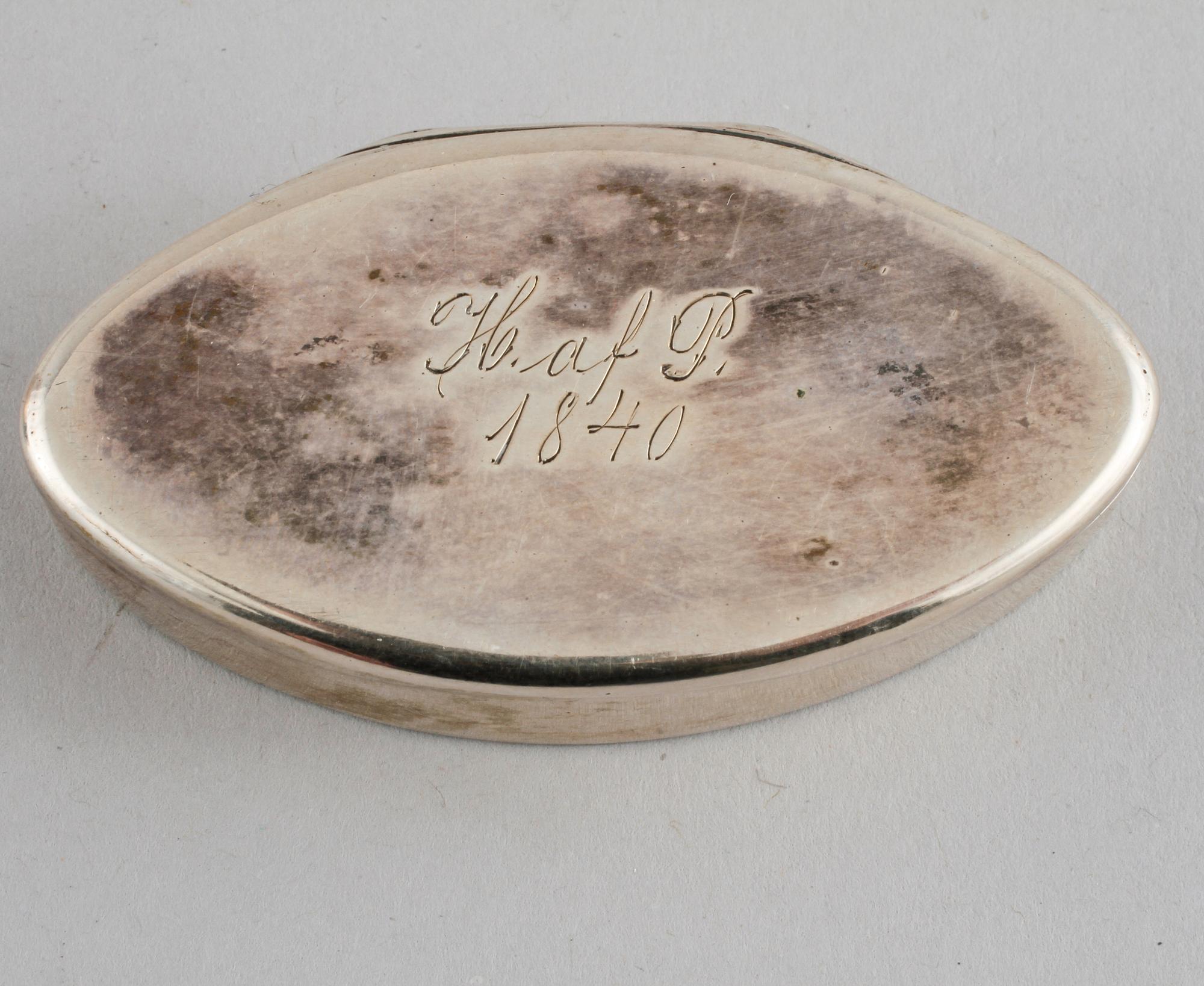 DOSOR, 2 st, silver, Stockholm respektive Uppsala 1792 och 1811. Vikt 205.