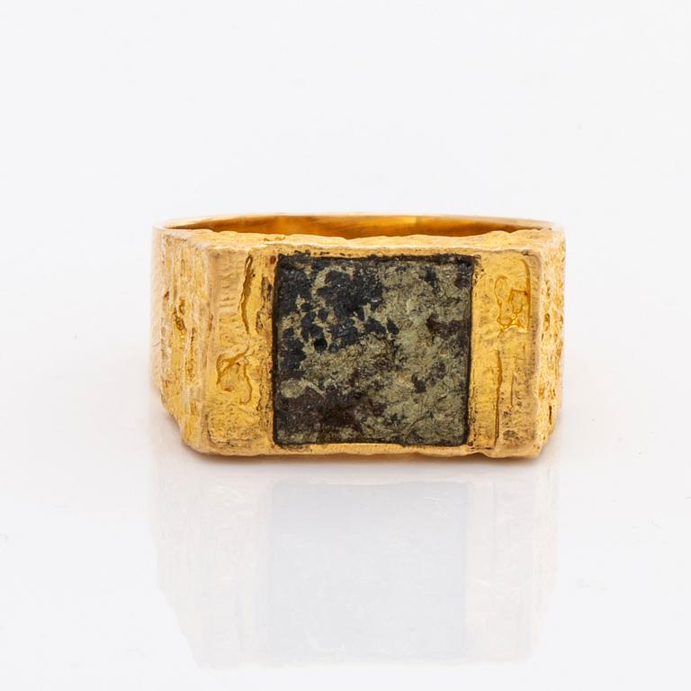 LAPPONIA 18K gold and copper ore, set of ring cufflinks and tie-pin, total weight 33,0 g, Finland 1988, design"Guldsten".