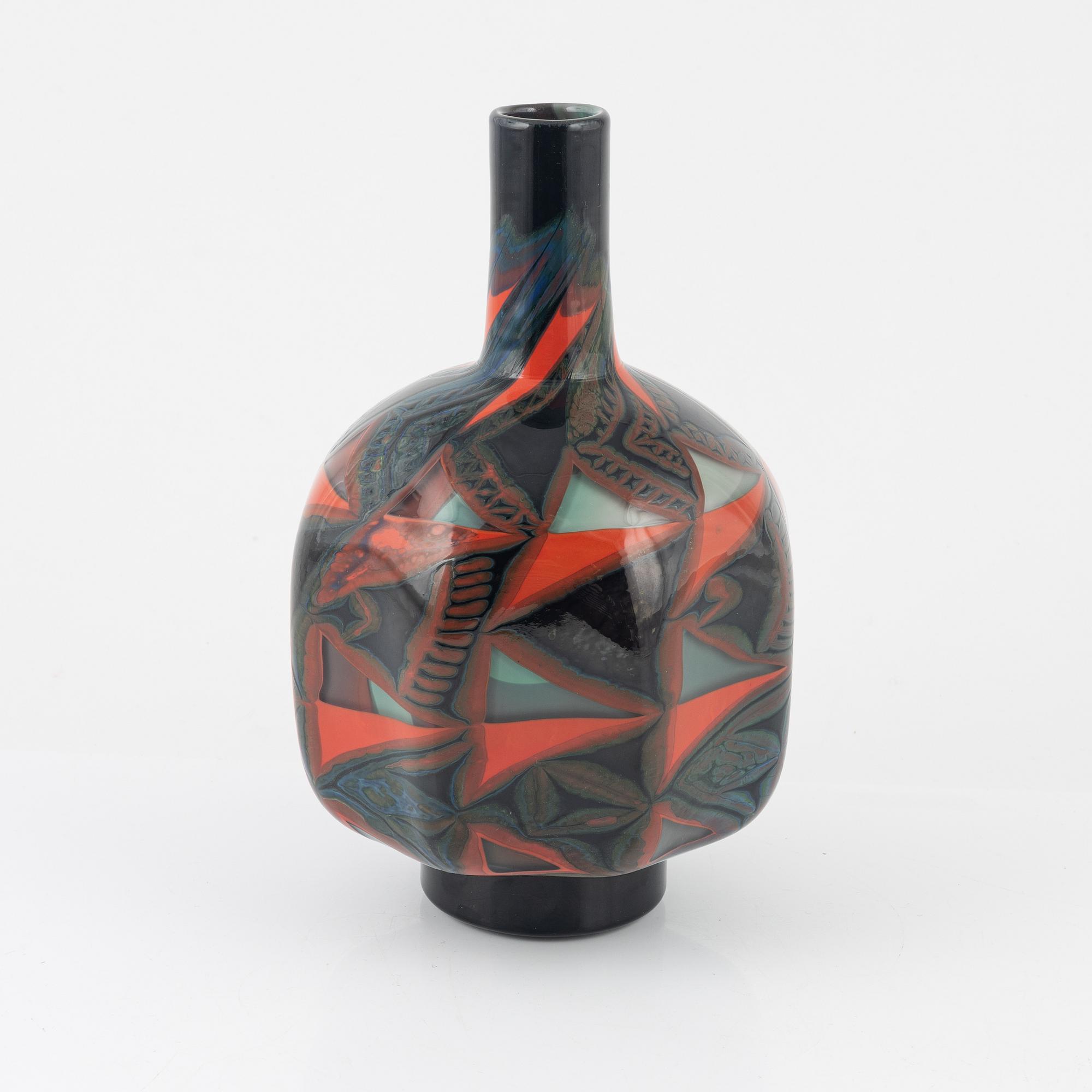 Eva Englund, vas, glas, "Millefiore Röd", Orrefors Gallery, 5/40, 1990.