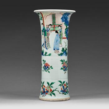 A wucai trumpet vase, Qing dynasty, presumably 19th century.