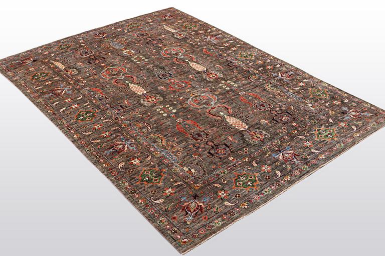 A rug, Zieglar design, ca 244 x 180 cm.