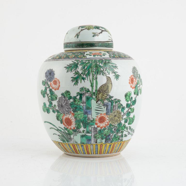 A famille verte Kangxi style porcelain jar with cover, Qing dynasty, 19th century.