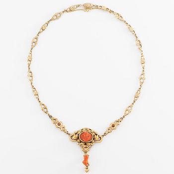 Necklace in 14K gold with carved coral. Probably around the turn of the century 1900.