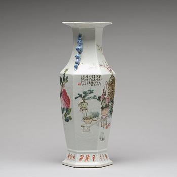 A large Chinese famille rose vase, early 20th Century.