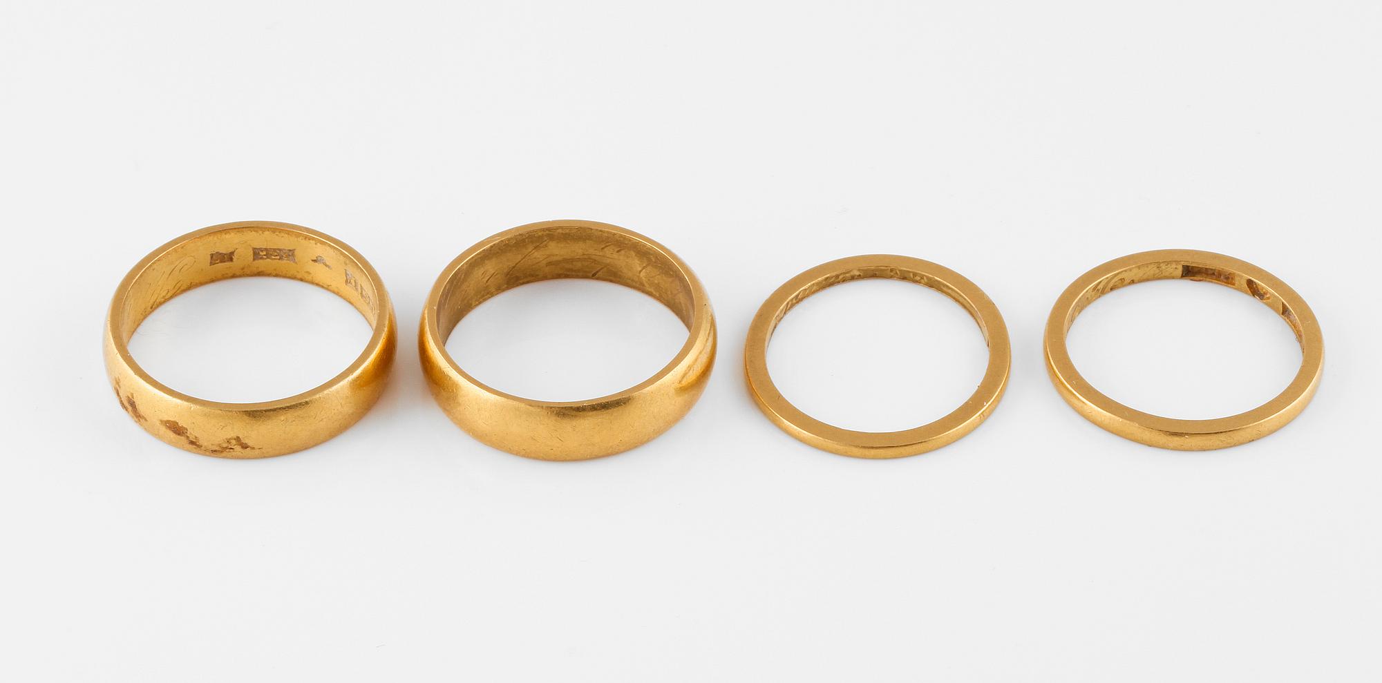 RINGAR, 4 st, 23K guld. Vikt 22,6 gram.