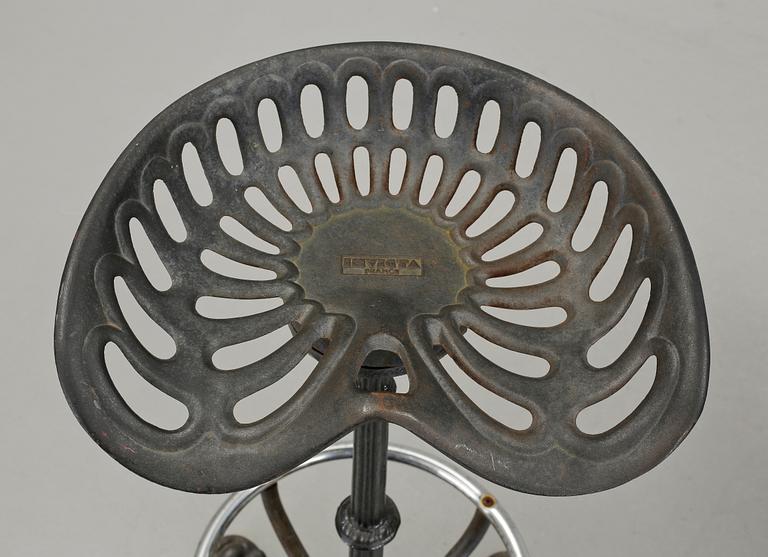 BARSTOLAR, ett par, Invicta, Frankrike, 1900-talets mitt.