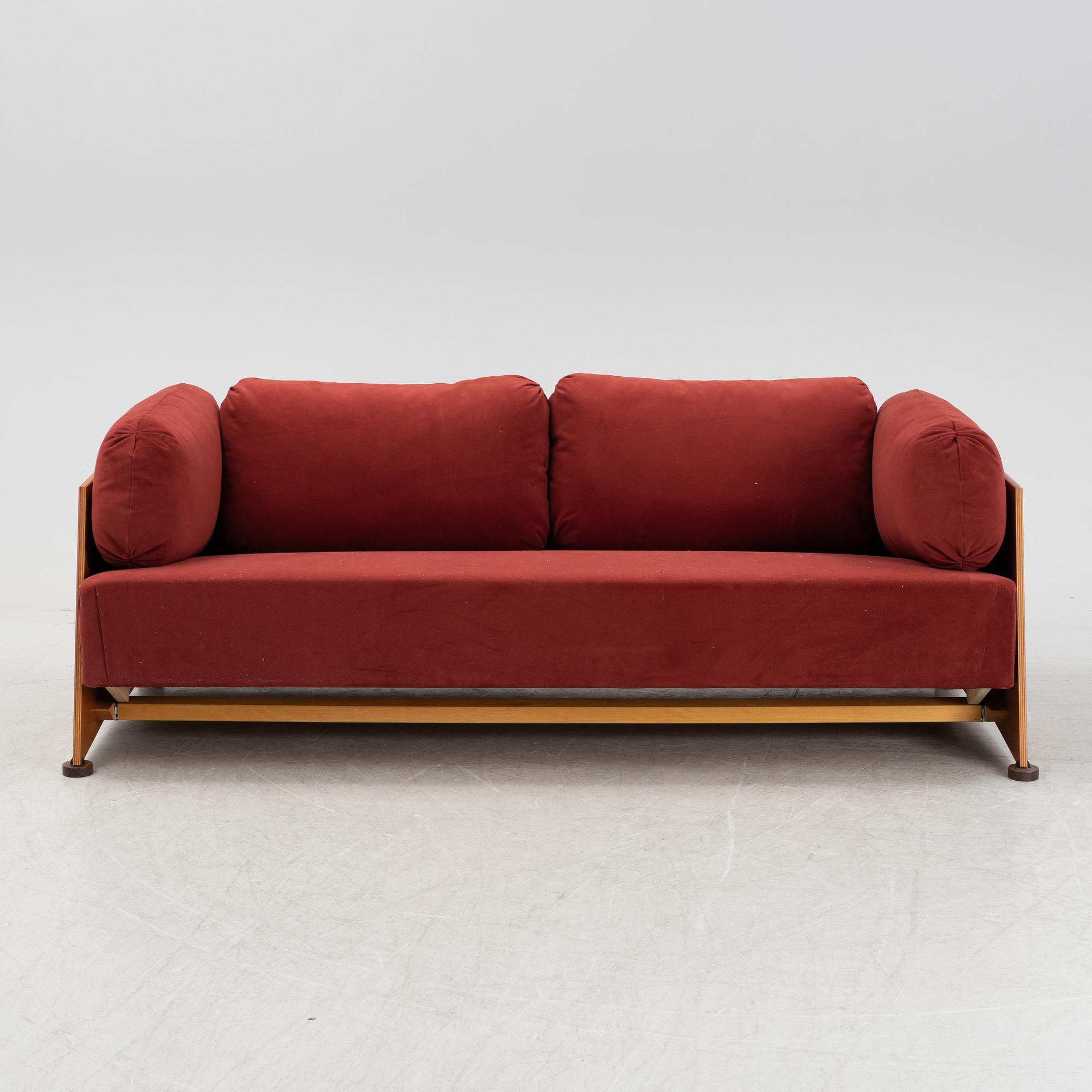 Torbjörn Ahlström, a sofa.