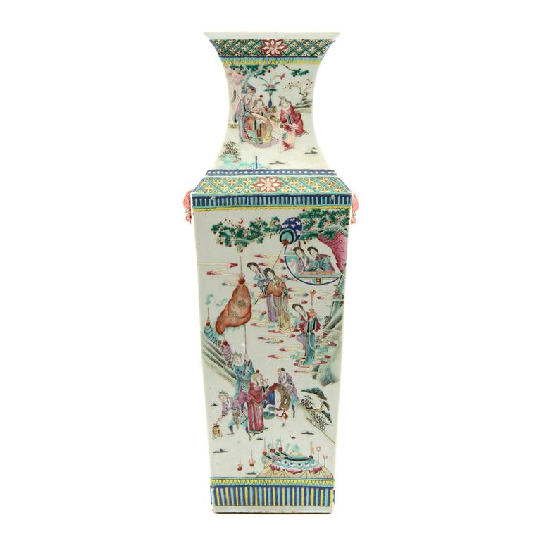 A famille rose vase, late Qing dynasty.