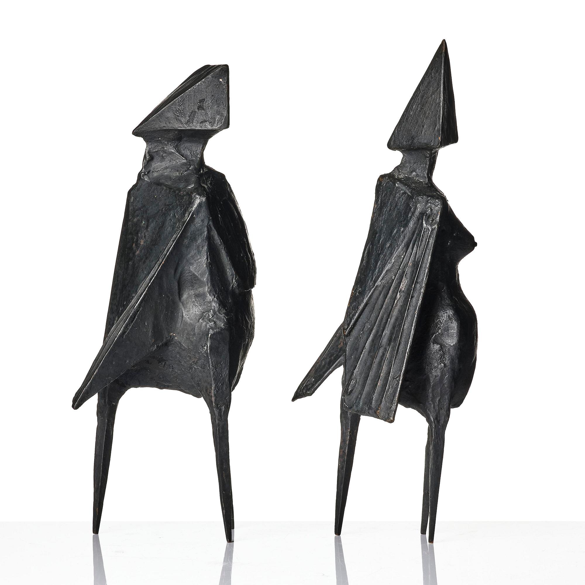 Lynn Chadwick, "Pair of standing figures".