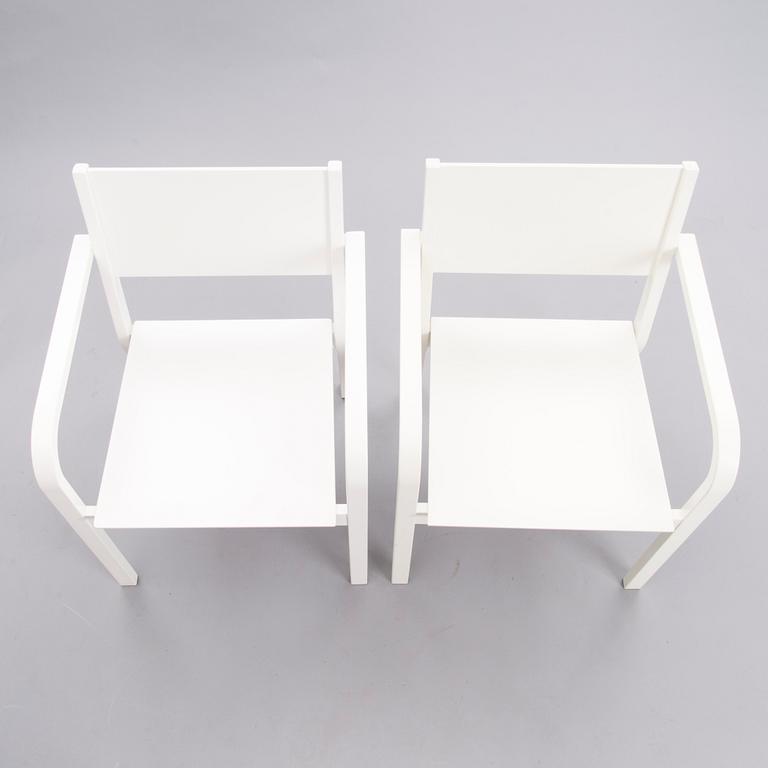 BEN AF SCHULTEN, a set of four open arm chairs model 423, Artek. Design year 1989.