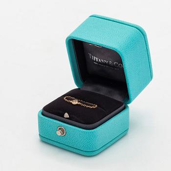 Tiffany & Co, Elsa Peretti, an 18K gold 'Diamonds by The Yard' ring with a brilliant-cut diamond.