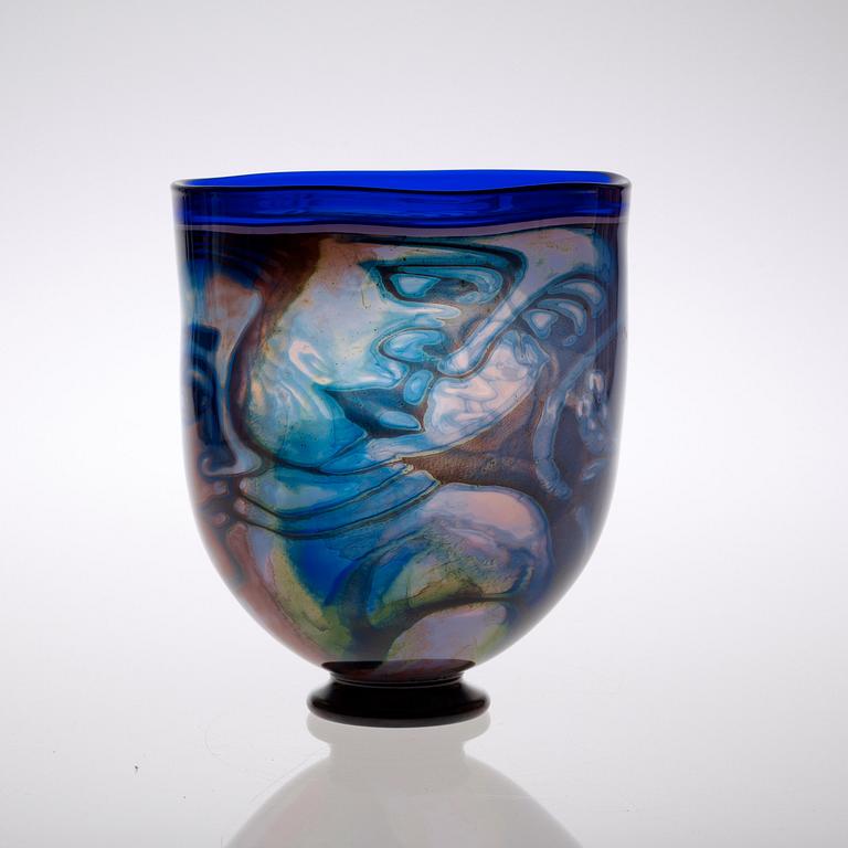 An Eva Englund 'Graal' glass vase, Orrefors 1988.