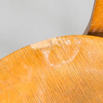 Alvar Aalto, two mid-20th century '69' chairs for O.Y. Huonekalu- ja Rakennustyötehdas A.B.