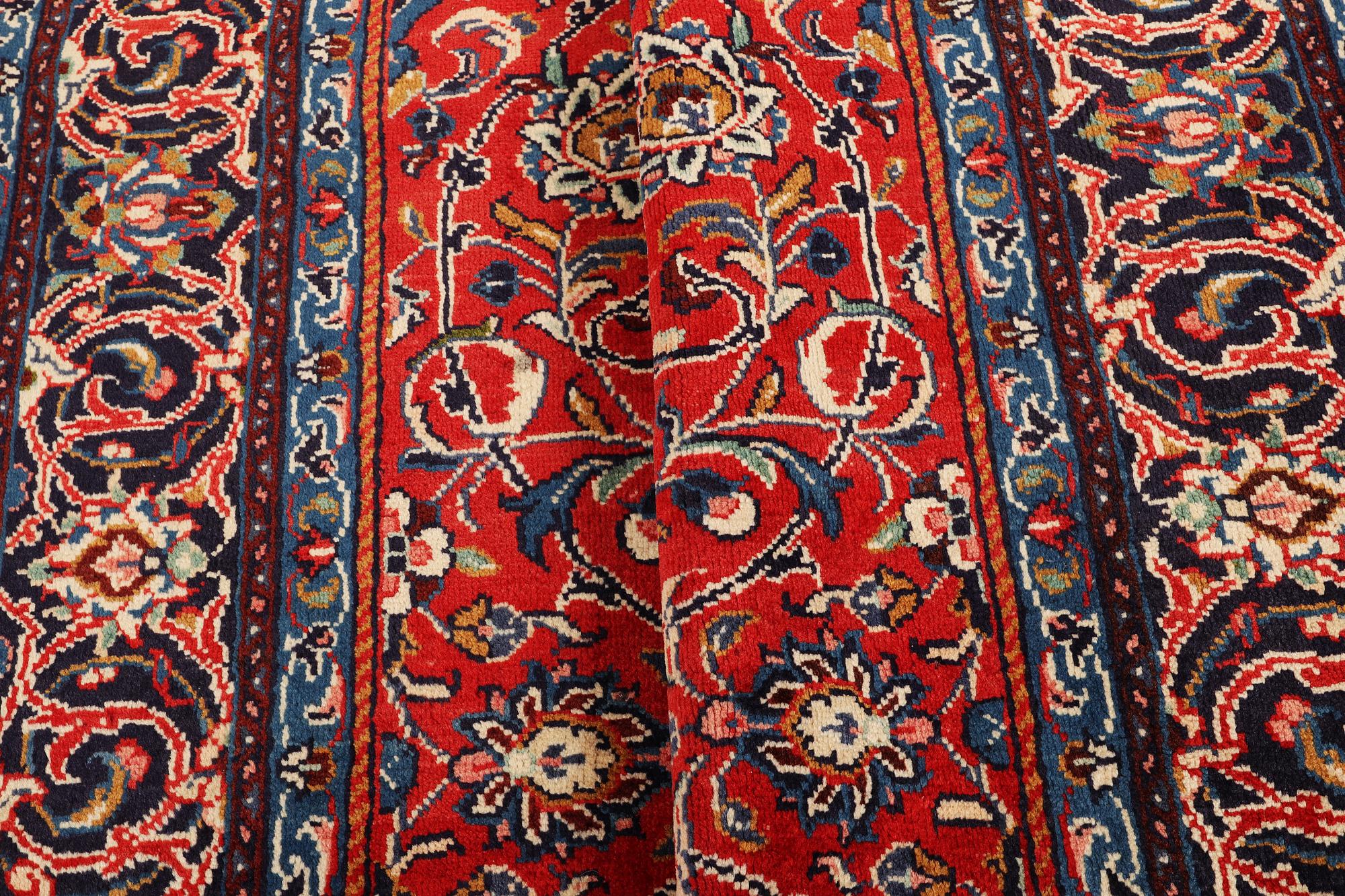 Matta, Mahal, ca 352 x 249 cm.