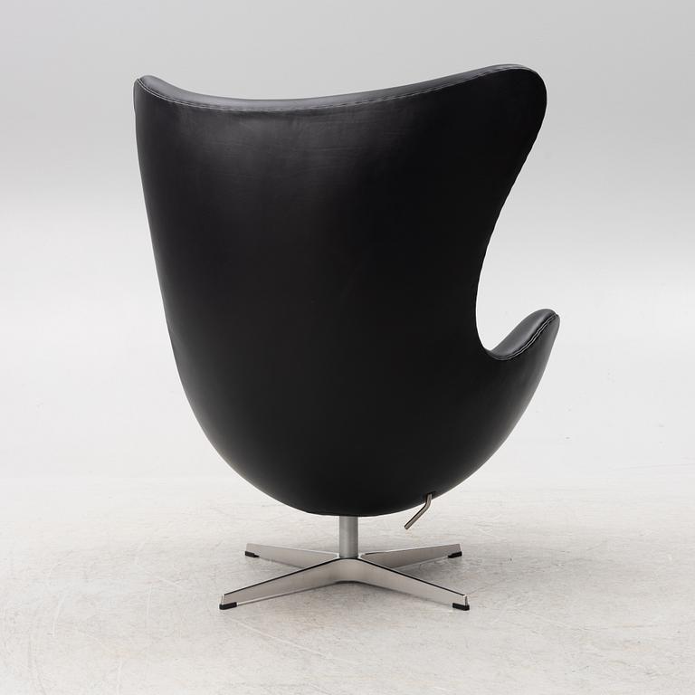 Arne Jacobsen, fåtölj, "Ägget", Fritz Hansen, Danmark, 2021.