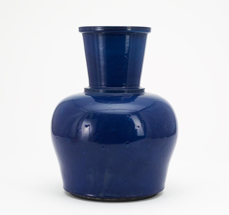A Wilhelm Kåge 'Farsta' stoneware vase, Gustavsberg 1940.