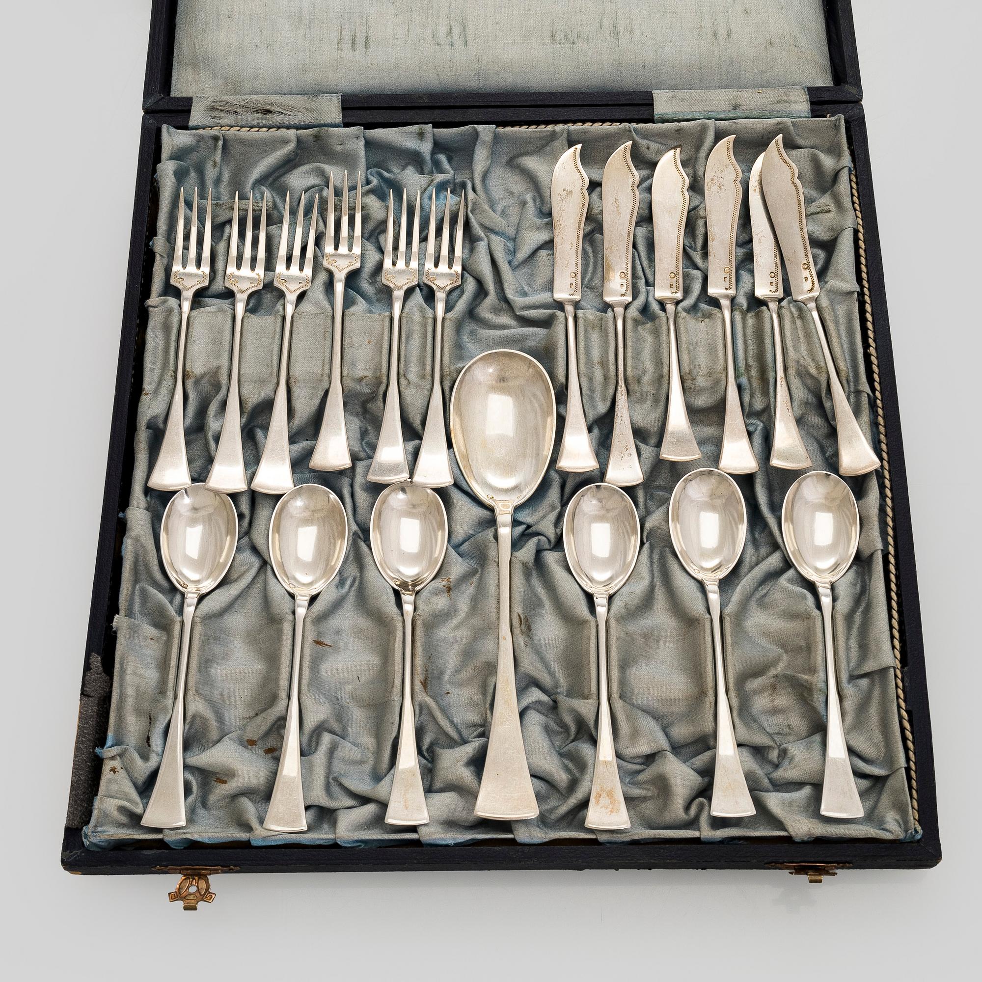 Bestick, 29 st, snarlika, silver, Österrike-Ungern och Tjeckoslovakien 1867-1962.