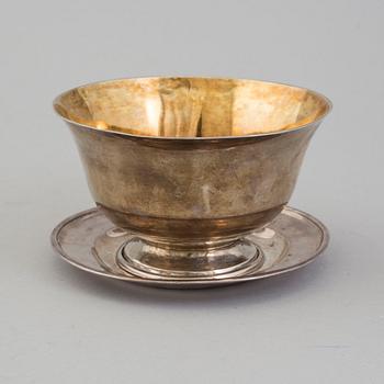 JOHAN GUSTAF ÅKERMAN, a parcel-gilt silver sauce bowl with stand, Stockholm, 1820.