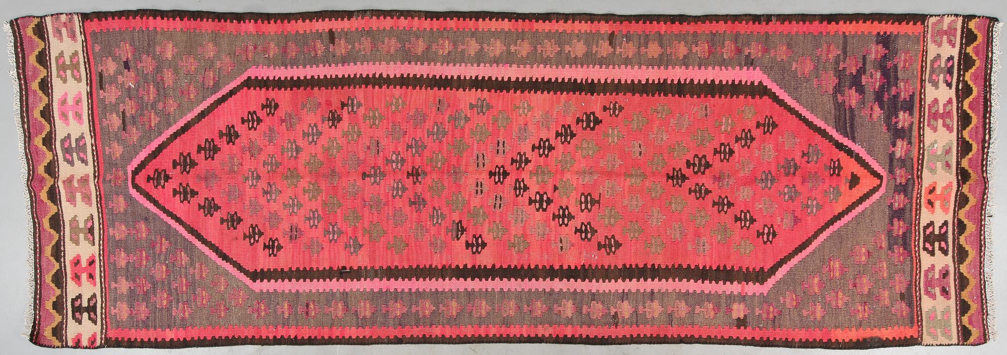 MATTA, Kelim, 1900-talets andra hälft, 266x92 cm.