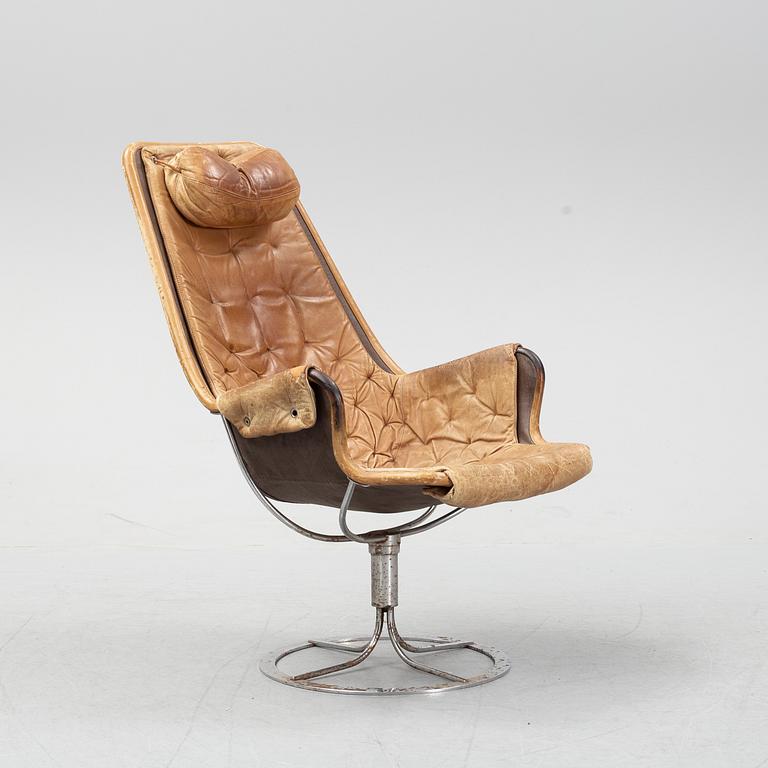 A 'Jetson' swivel easy chair with leather upholstery by Bruno Mathsson. Second half of the 20th century.