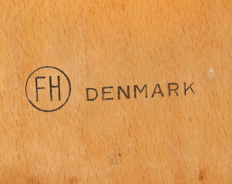 PALLAR, 2 st,  Arne Jacobsen för Fritz Hansen.