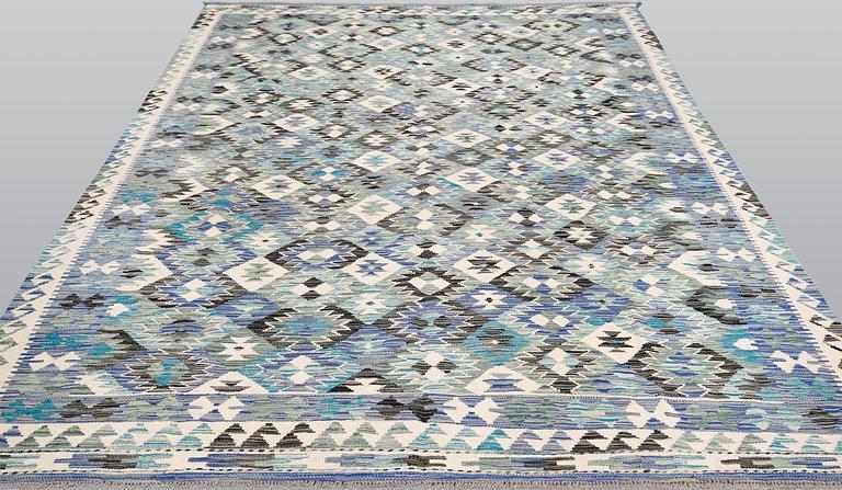 A Kilim carpet, ca 290 x 199 cm.