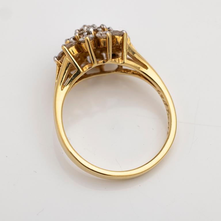 Carmoséring, 18k rött guld med briljantslipade diamanter.