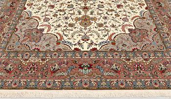 A part silk Tabriz carpet, so-called 50 Raj, approx. 356 x 250 cm.