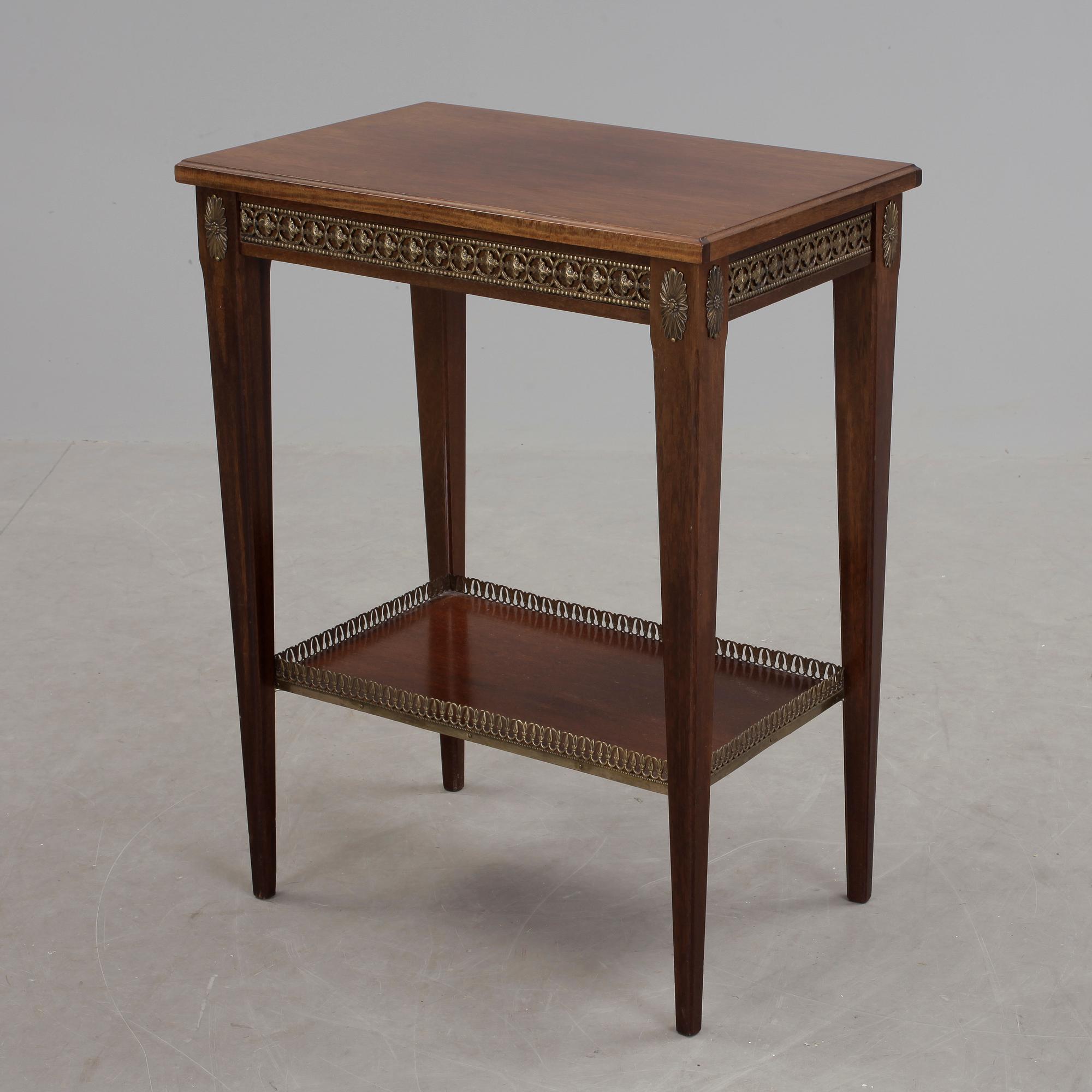BORD, gustaviansk stil, 1900-talets andra hälft.
