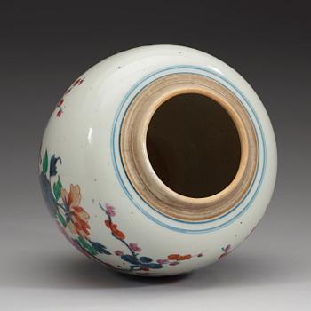 A famille rose jar, Qing dynasty, Qianlong (1736-95).