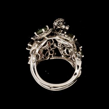 RING, 14 k vitguld med briljantslipade diamanter ca 1,60 ct samt olikfärgade turmaliner ca 5,50 ct. Vikt ca 14 g.