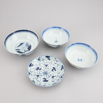 A group of 7 porcelain objects, Qing dynasty, incl. Qianlong and 19th century.