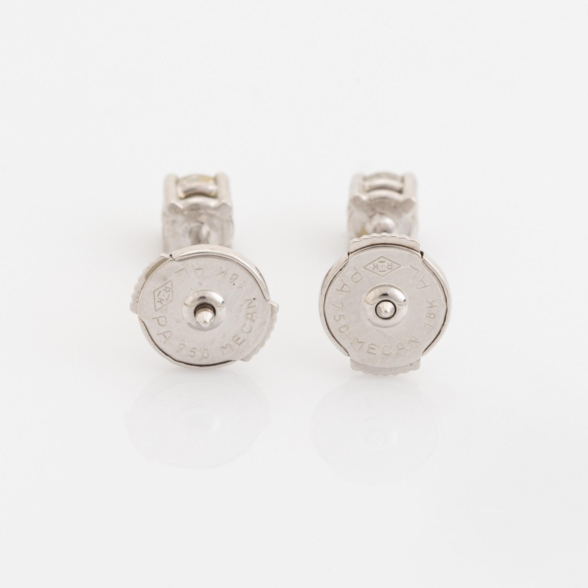 Örhängen, med briljantslipade diamanter.