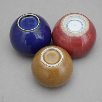 VASER, 3 st. Porslin, Kina, mest 1900-tal.