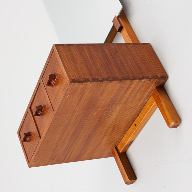 Uno & Östen Kristiansson,  hallmöbel/spegel med hylla, 1960/70-tal.