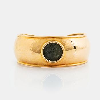 469. An 18K gold bangle set with an ancient coin.