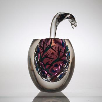 An Ulrica Hydman-Vallien 'Kabale' glass vase, Kosta Boda 1989.