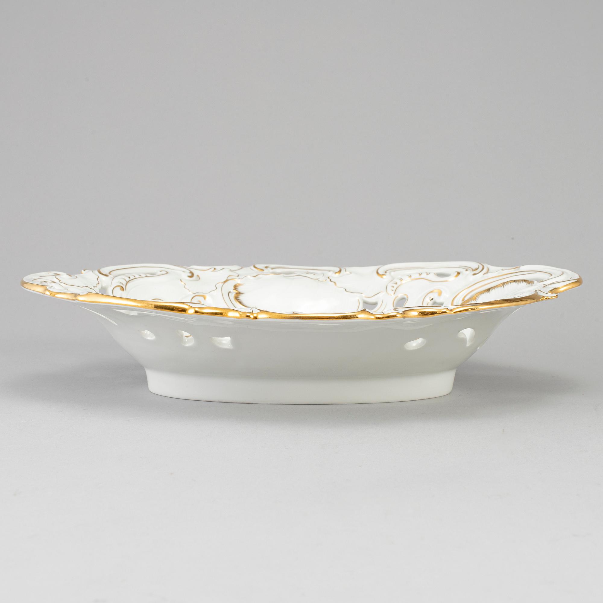 A Meissen porcelain serving dish, 20th century.