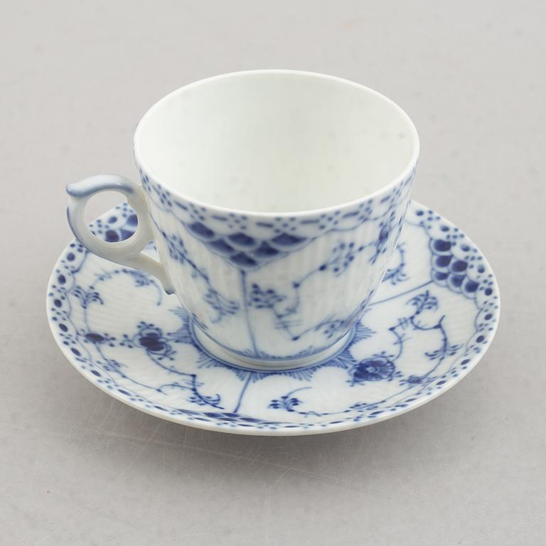 Royal Copenhagen, 17 pieces of a "Musselmalet" service, Denmark, varying dates of manufacture 1894-1960's.