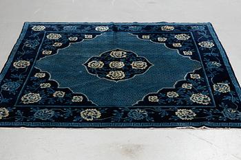 A rug, semi-antique Baotou, ca 168 x 179 cm.